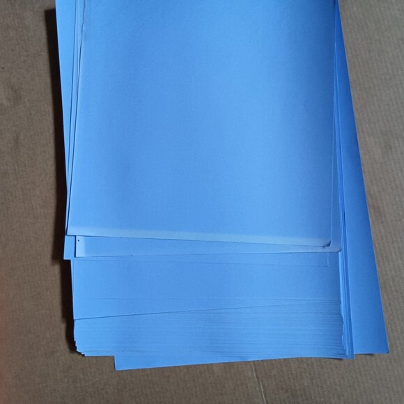 Staples bright colored copy paper variety pack 8.5"x11" approximately 300 sheets - Picture 4 of 4